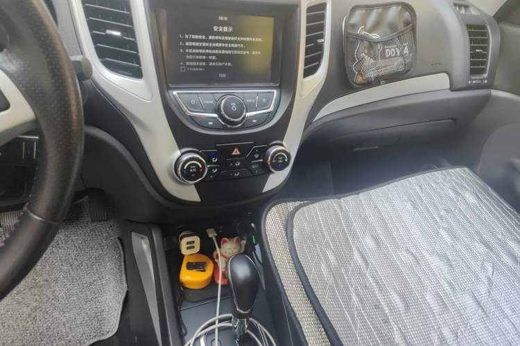 Used CHANGAN CS35 2016 1.6L Automatic Luxury Model China IV Standard Audio And AC Panel