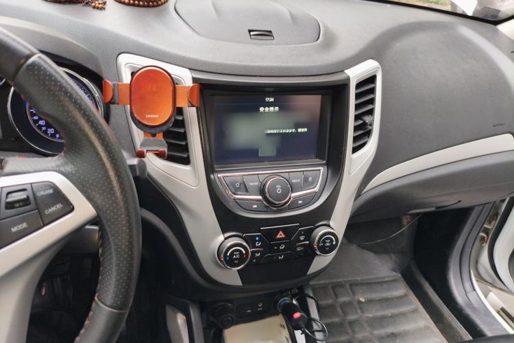 Used CHANGAN CS35 2016 1.6L Automatic Luxury Model China IV Standard Audio And AC Panel
