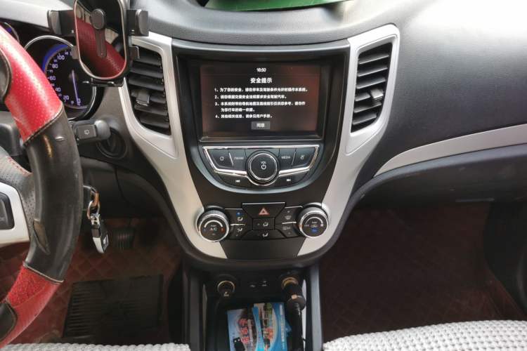 Used CHANGAN CS35 2016 1.6L Manual Luxury Model China IV Standard Audio And AC Panel