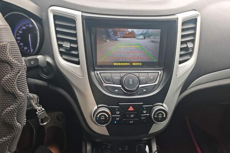Used CHANGAN CS35 2016 1.6L Manual Luxury Model China V Standard Audio And AC Panel