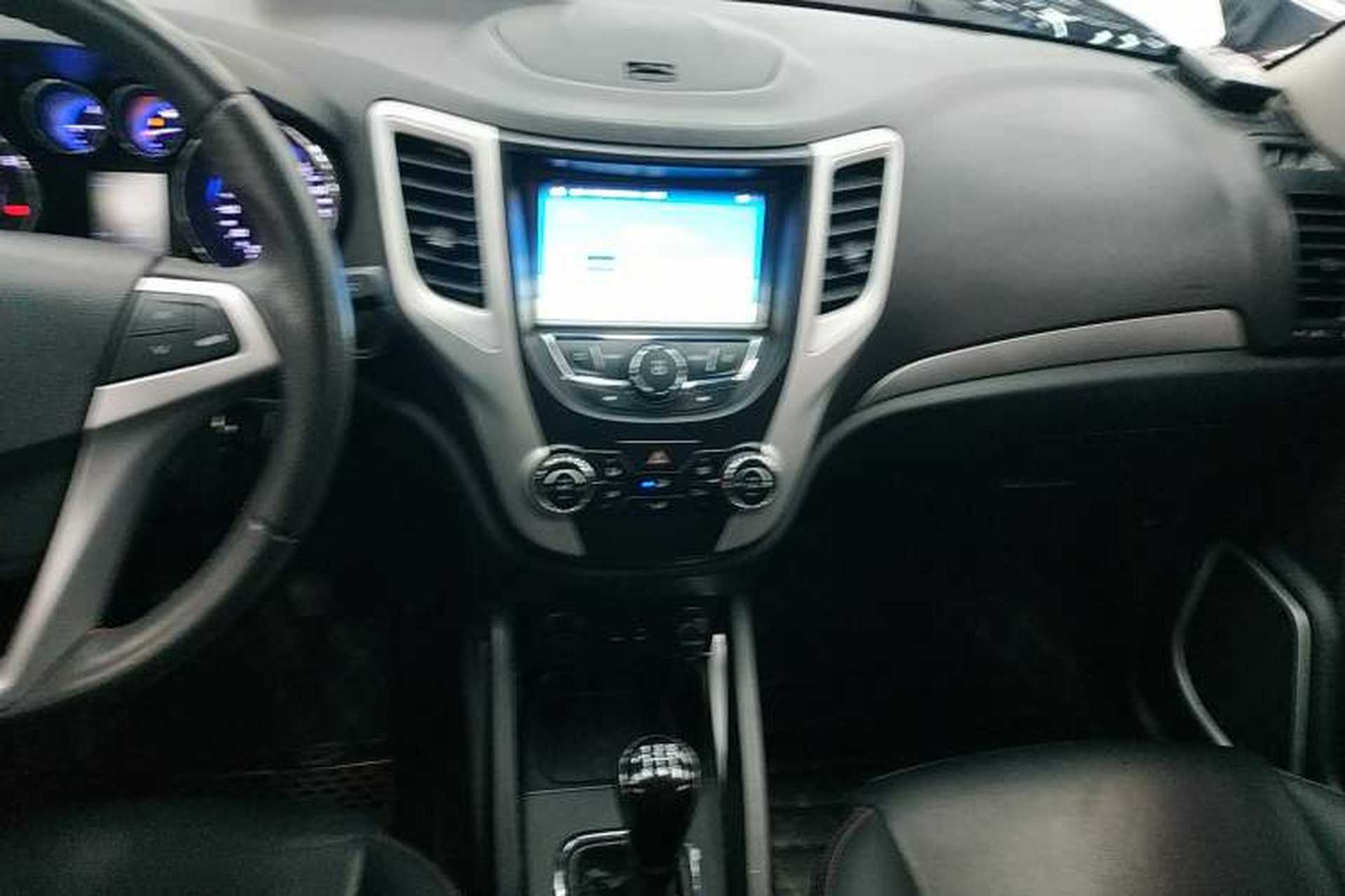 Used CHANGAN CS35 2016 1.6L Manual Luxury Model China V Standard Audio And AC Panel