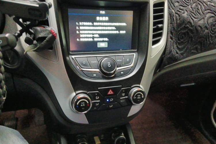 Used CHANGAN CS35 2016 1.6L Manual Luxury Model China IV Standard Audio And AC Panel