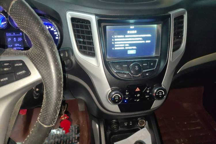 Used CHANGAN CS35 2016 1.6L Automatic Luxury Model China IV Standard Audio And AC Panel