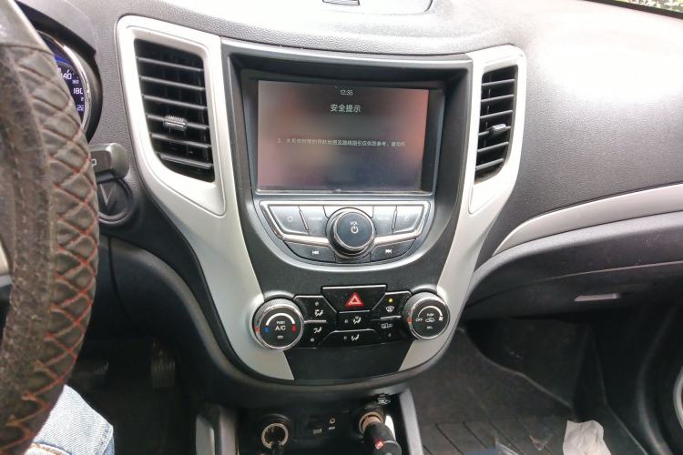 Used CHANGAN CS35 2016 1.6L Automatic Luxury Model China V Standard Audio And AC Panel