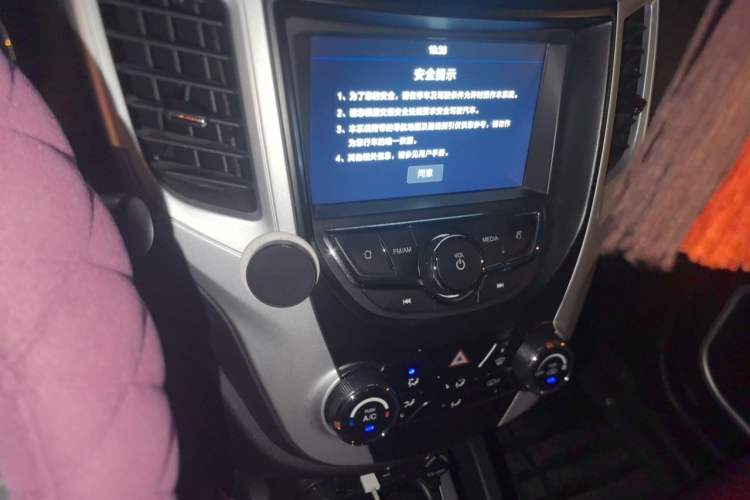 Used CHANGAN CS35 2016 1.6L Automatic Luxury Model China IV Standard Audio And AC Panel