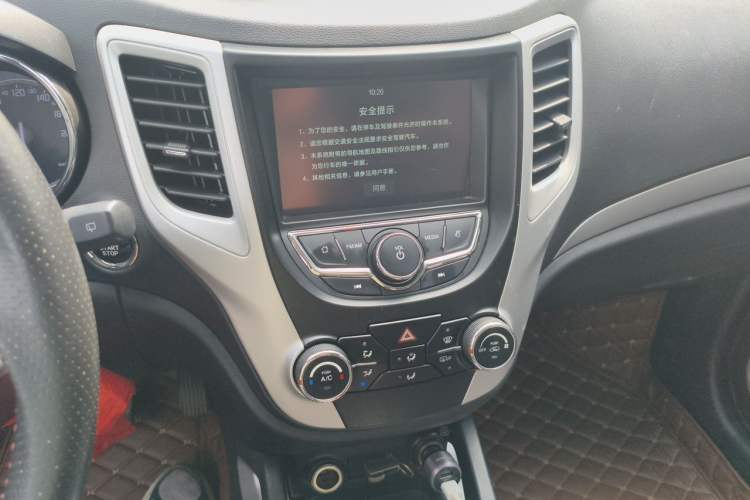 Used CHANGAN CS35 2016 1.6L Automatic Luxury Model China IV Standard Audio And AC Panel