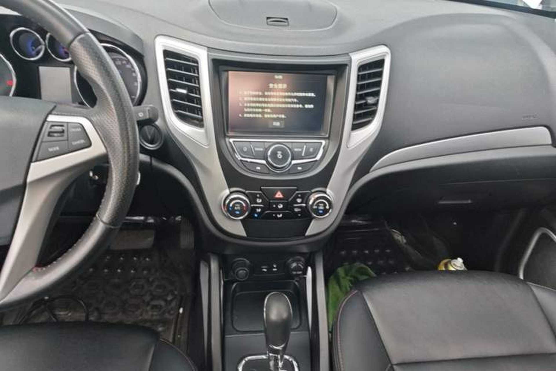 Used CHANGAN CS35 2016 1.6L Automatic Luxury Model China IV Standard Audio And AC Panel