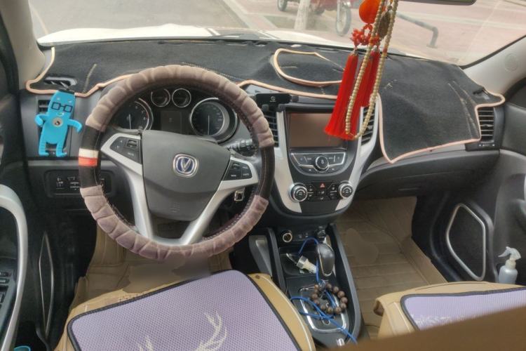 Used CHANGAN CS35 2016 1.6L Automatic Luxury Model China IV Standard Center Console