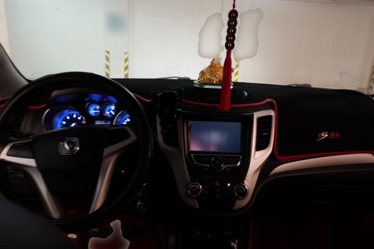 Used CHANGAN CS35 2016 1.6L Manual Luxury Model China IV Standard Center Console