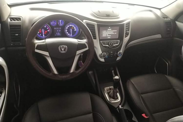 Used CHANGAN CS35 2016 1.6L Manual Luxury Model China IV Standard Center Console