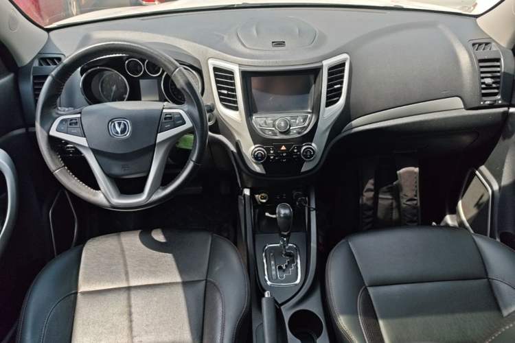 Used CHANGAN CS35 2016 1.6L Automatic Luxury Model China IV Standard Center Console