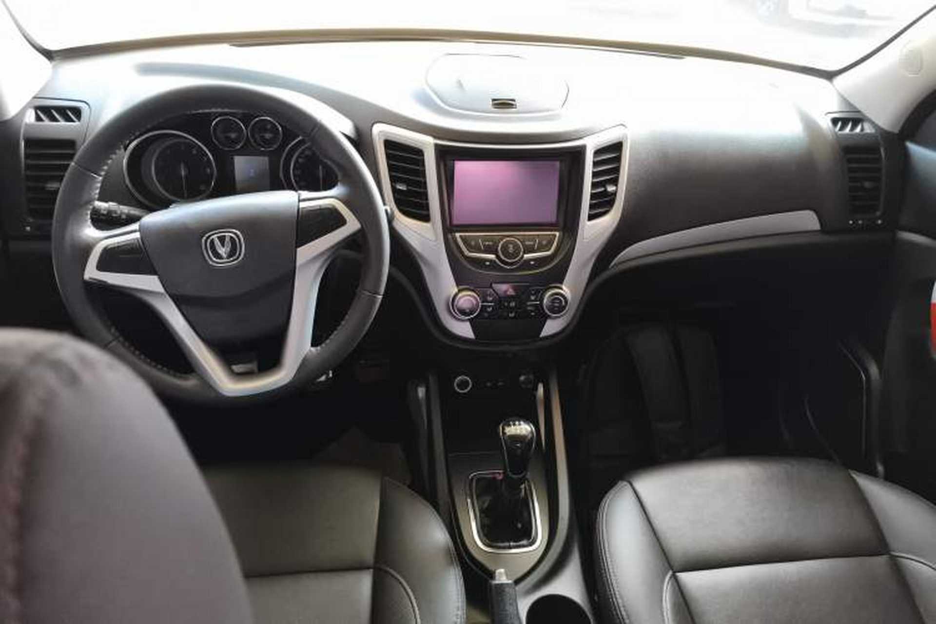 Used CHANGAN CS35 2016 1.6L Manual Luxury Model China V Standard Center Console