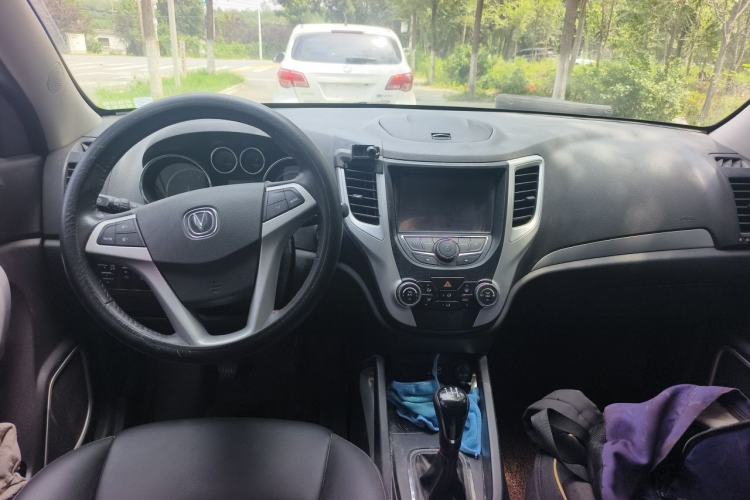 Used CHANGAN CS35 2016 1.6L Manual Luxury Model China V Standard Center Console