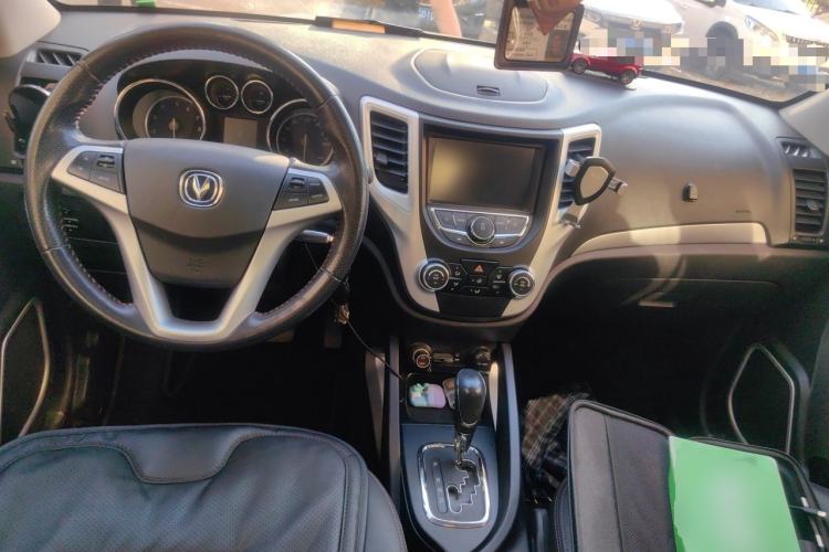 Used CHANGAN CS35 2016 1.6L Automatic Luxury Model China V Standard Center Console