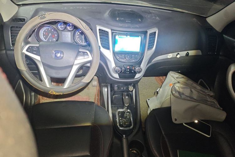 Used CHANGAN CS35 2016 1.6L Automatic Luxury Model China V Standard Center Console