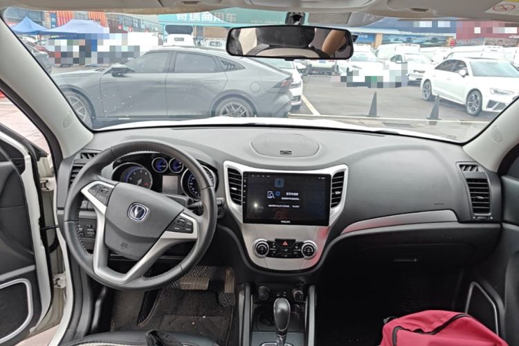 Used CHANGAN CS35 2016 1.6L Automatic Luxury Model China V Standard Center Console