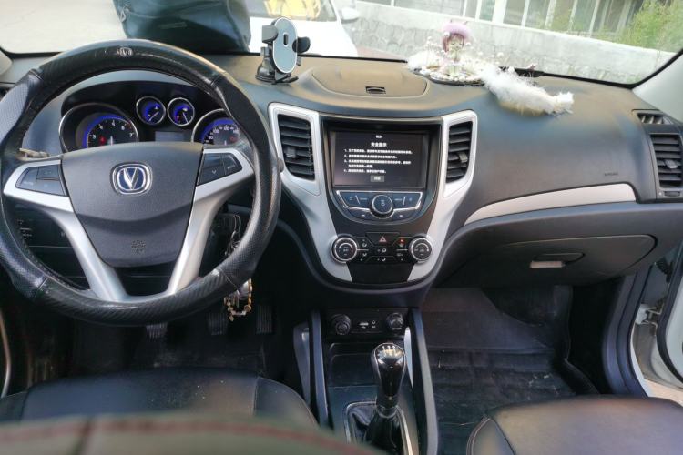 Used CHANGAN CS35 2016 1.6L Manual Luxury Model China IV Standard Center Console