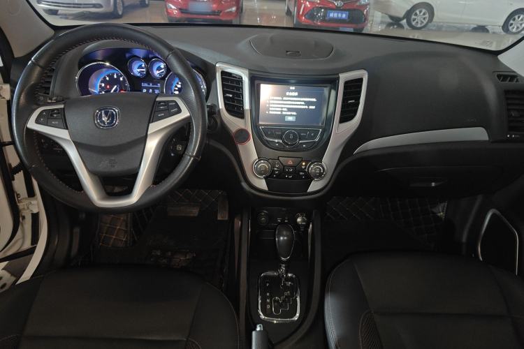 Used CHANGAN CS35 2016 1.6L Automatic Luxury Model China V Standard Center Console