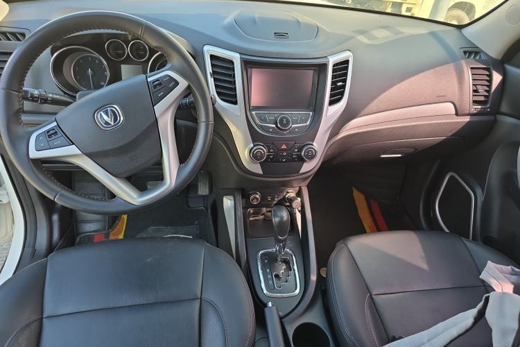 Used CHANGAN CS35 2016 1.6L Automatic Luxury Model China V Standard Center Console