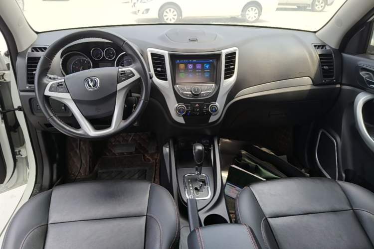 Used CHANGAN CS35 2016 1.6L Automatic Luxury Model China IV Standard Center Console