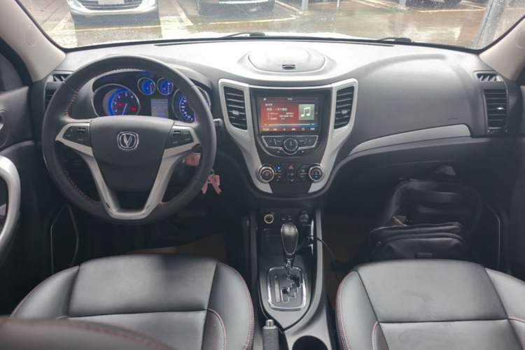 Used CHANGAN CS35 2016 1.6L Automatic Luxury Model China IV Standard Center Console