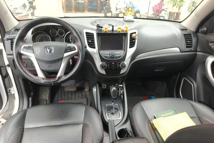 Used CHANGAN CS35 2016 1.6L Automatic Luxury Model China V Standard Center Console