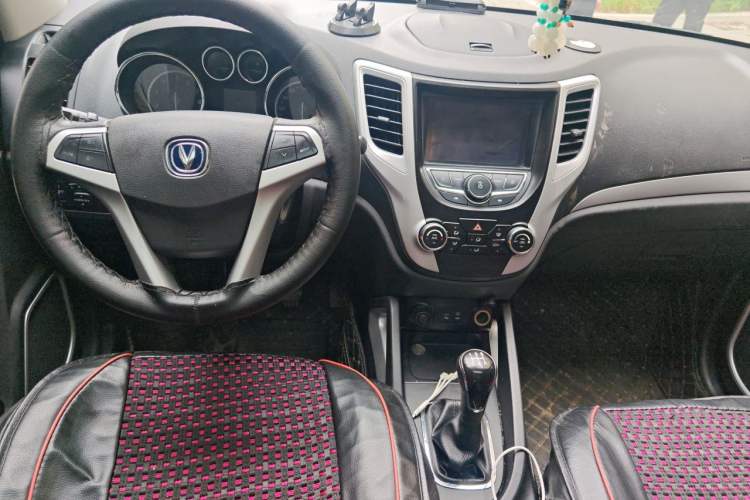 Used CHANGAN CS35 2016 1.6L Manual Luxury Model China IV Standard Center Console