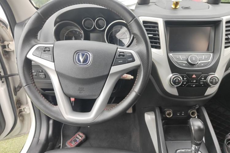 Used CHANGAN CS35 2016 1.6L Automatic Luxury Model China V Standard Center Console