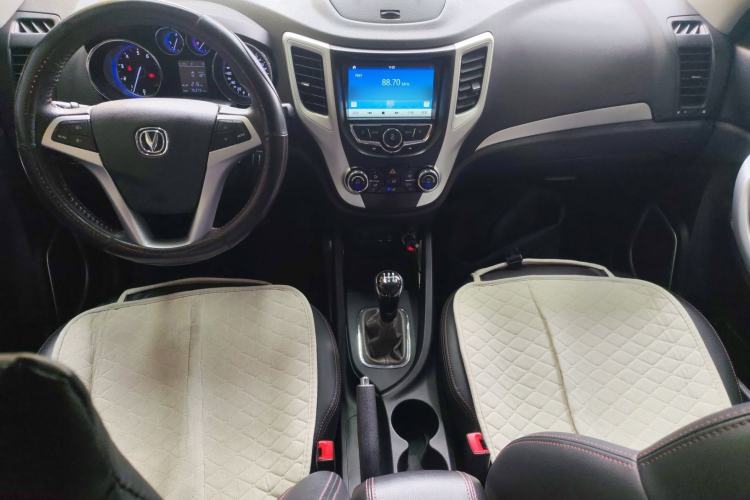 Used CHANGAN CS35 2016 1.6L Manual Luxury Model China IV Standard Center Console
