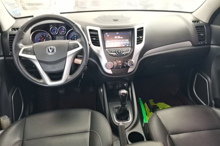 Used CHANGAN CS35 2016 1.6L Manual Luxury Model China IV Standard Center Console