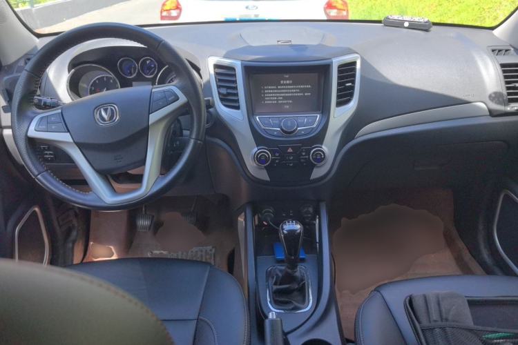 Used CHANGAN CS35 2016 1.6L Manual Luxury Model China IV Standard Center Console