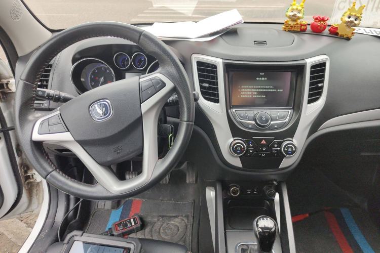 Used CHANGAN CS35 2016 1.6L Manual Luxury Model China IV Standard Center Console