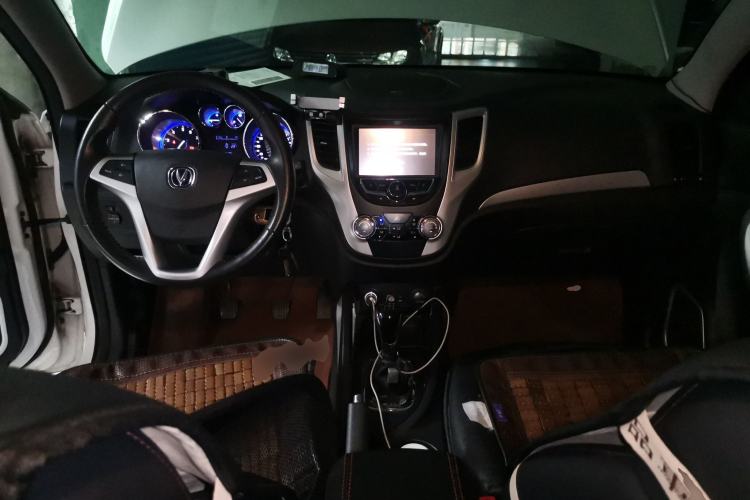 Used CHANGAN CS35 2016 1.6L Manual Luxury Model China IV Standard Center Console