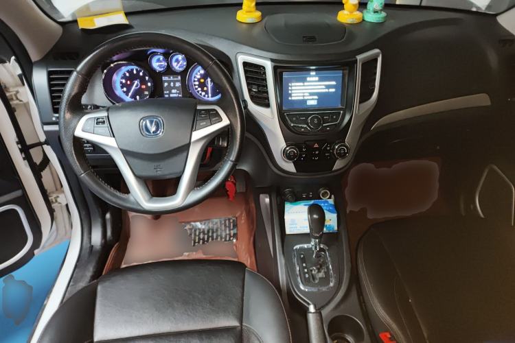Used CHANGAN CS35 2016 1.6L Automatic Luxury Model China IV Standard Center Console