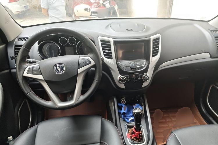 Used CHANGAN CS35 2016 1.6L Manual Luxury Model China IV Standard Center Console