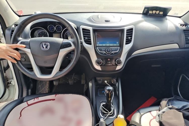 Used CHANGAN CS35 2016 1.6L Manual Luxury Model China IV Standard Center Console
