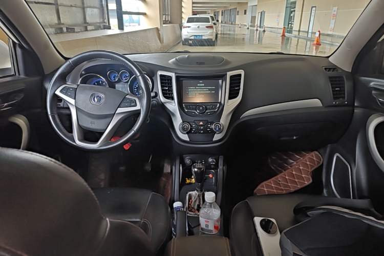 Used CHANGAN CS35 2016 1.6L Manual Luxury Model China IV Standard Center Console