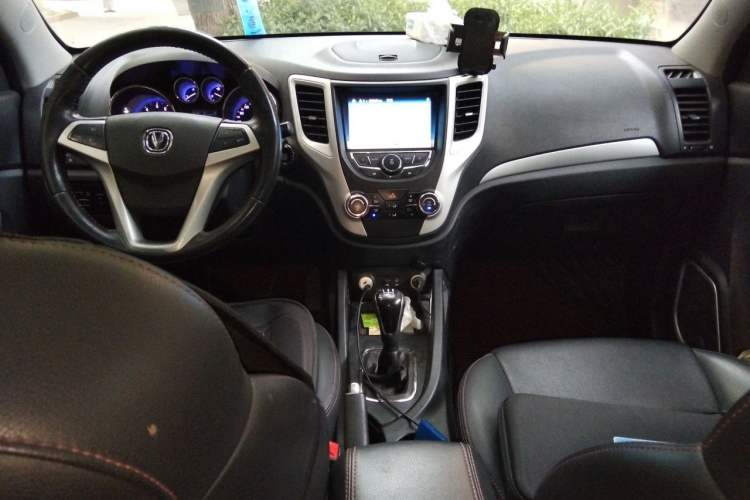 Used CHANGAN CS35 2016 1.6L Manual Luxury Model China IV Center Console
