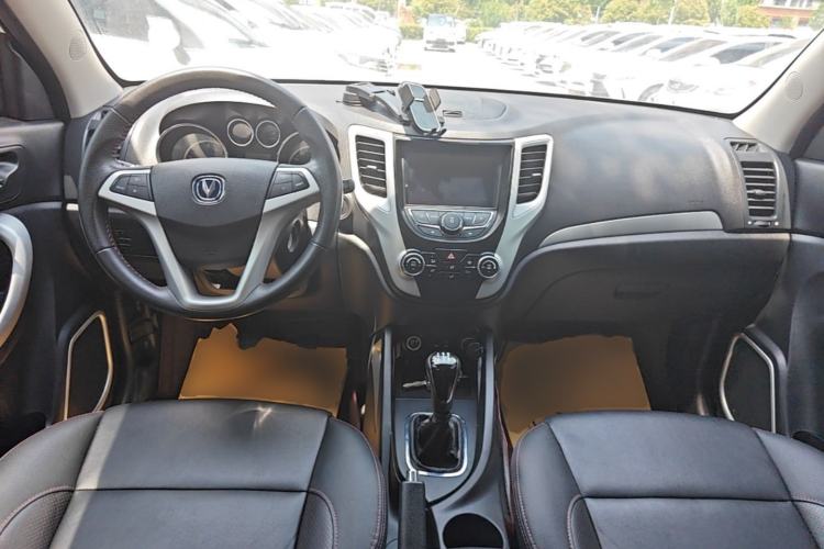 Used CHANGAN CS35 2016 1.6L Manual Luxury Model China V Standard Center Console
