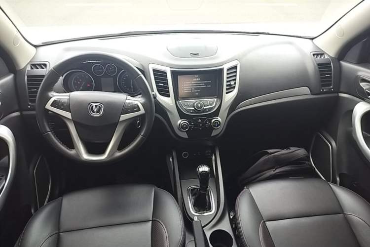 Used CHANGAN CS35 2016 1.6L Manual Luxury Model China V Standard Center Console