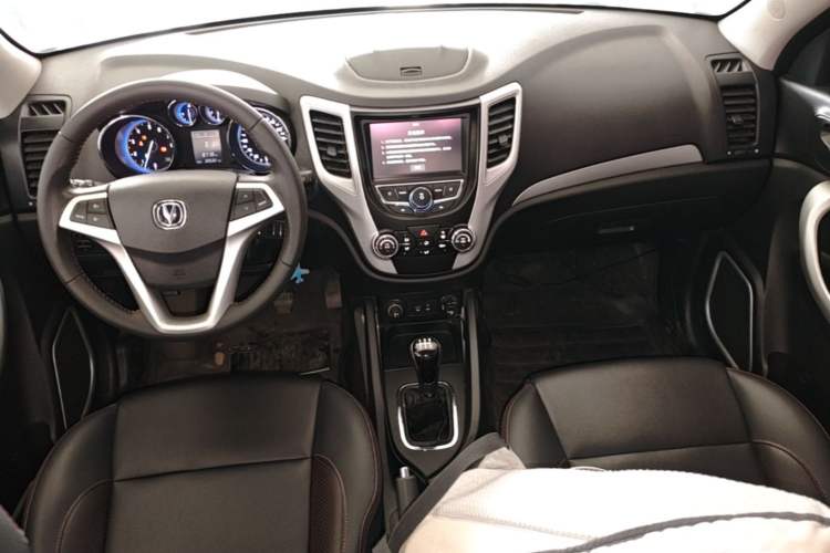 Used CHANGAN CS35 2016 1.6L Manual Luxury Model China V Standard Center Console