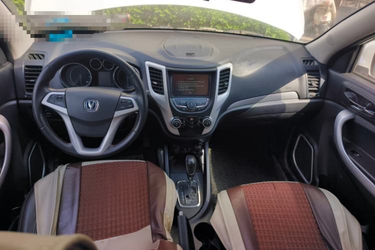 Used CHANGAN CS35 2016 1.6L Automatic Luxury Model China IV Standard Center Console