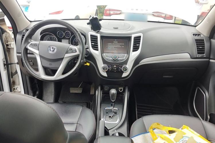Used CHANGAN CS35 2016 1.6L Automatic Luxury Model China V Standard Center Console
