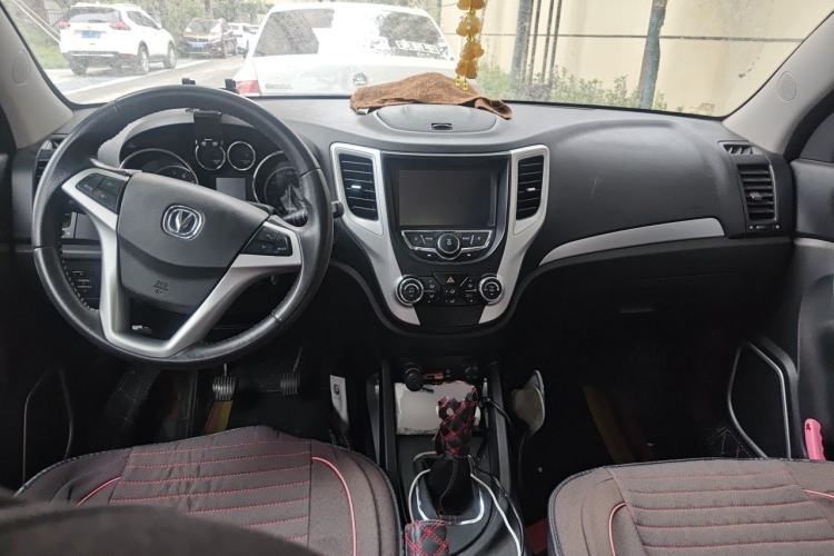 Used CHANGAN CS35 2016 1.6L Manual Luxury Model China IV Standard Center Console