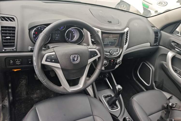 Used CHANGAN CS35 2016 1.6L Manual Luxury Model China V Standard Center Console