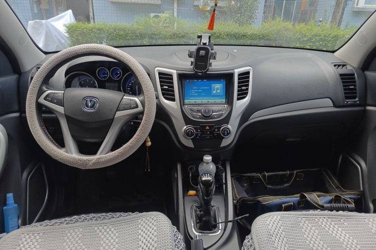 Used CHANGAN CS35 2016 1.6L Manual Luxury Model China V Standard Center Console