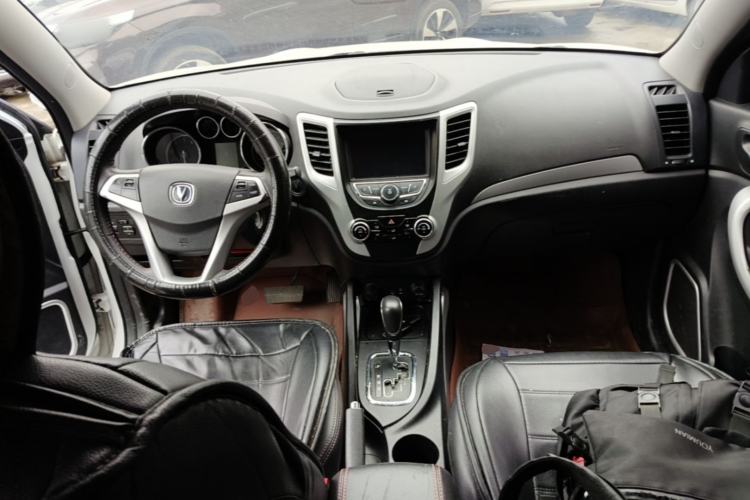 Used CHANGAN CS35 2016 1.6L Automatic Luxury Model China IV Standard Center Console