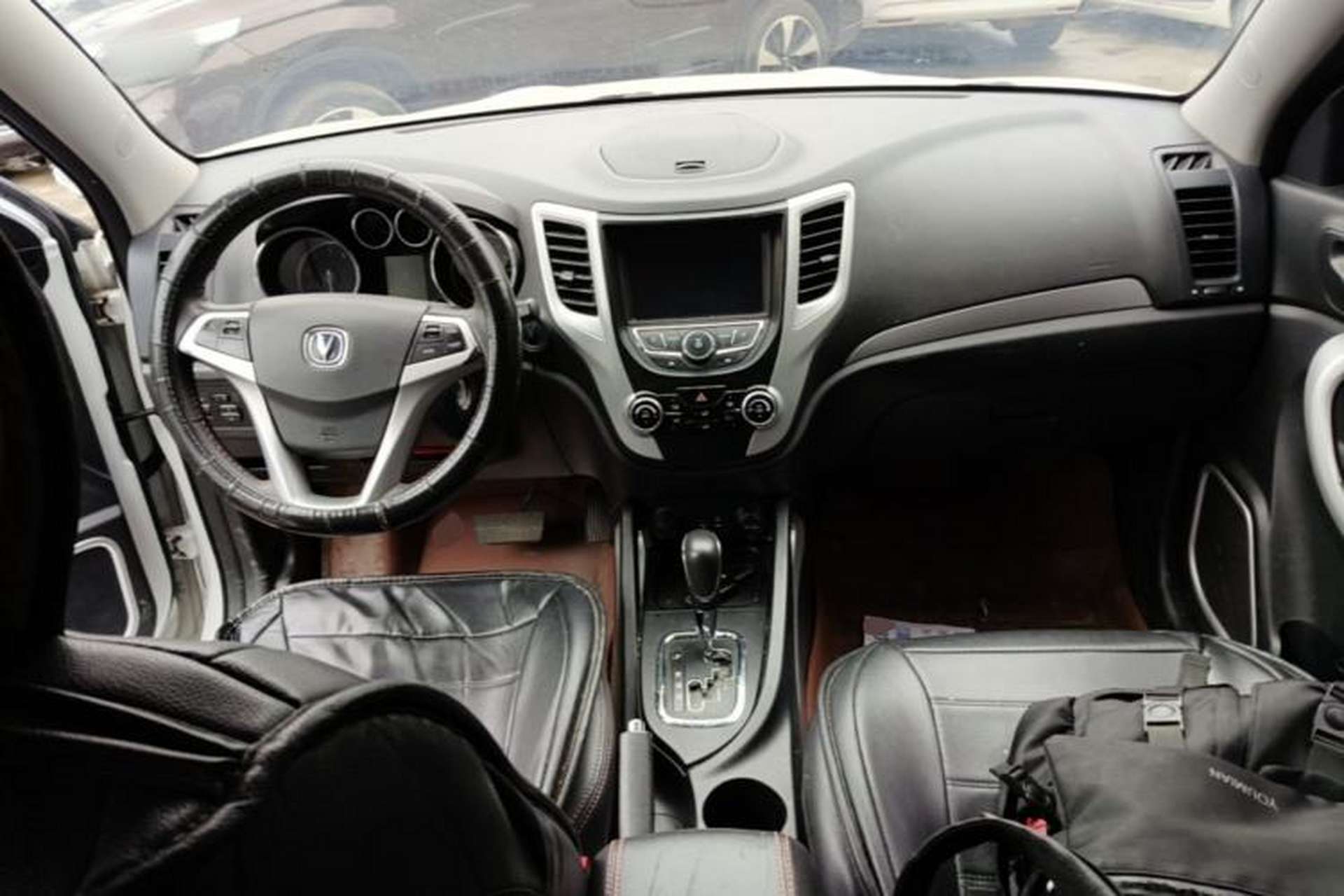 Used CHANGAN CS35 2016 1.6L Automatic Luxury Model China IV Standard Center Console