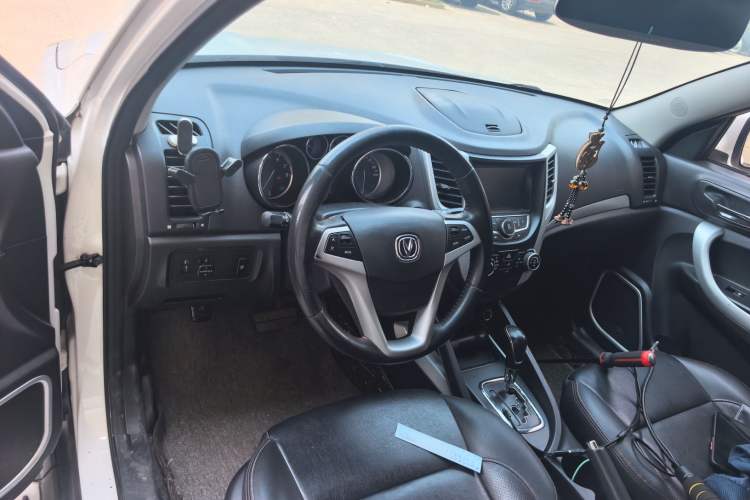 Used CHANGAN CS35 2016 1.6L Automatic Luxury Model China V Standard Center Console