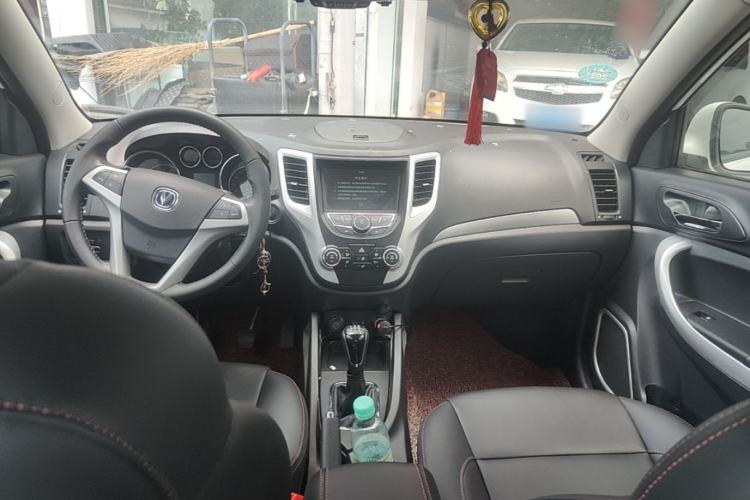 Used CHANGAN CS35 2016 1.6L Manual Luxury Model China V Standard Center Console